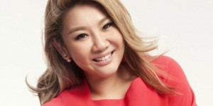 郑欣宜在西半山豪宅为好友庆生，视频中曝光奢华内景