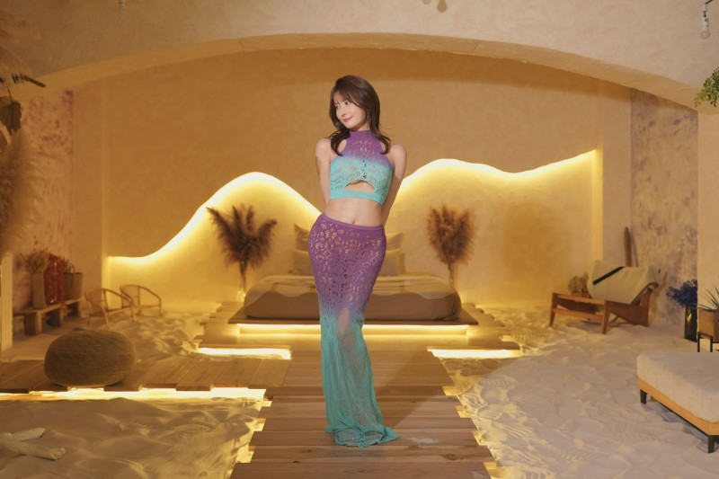 藤森里穂(藤森里穗)：其实，这是我今年第一拍片喔。