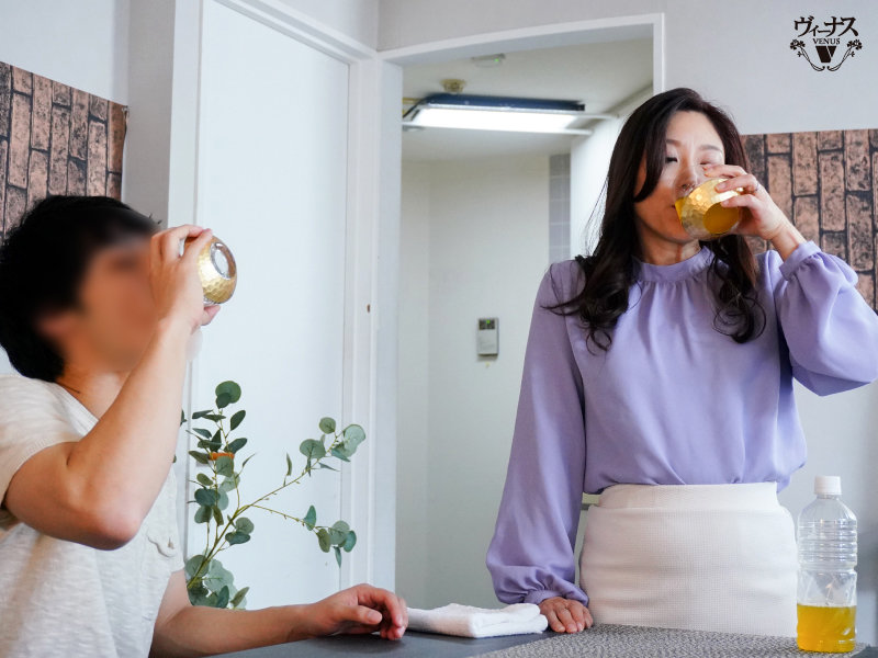 最新推荐！「母子二人喝媚药敏感度X100倍！」系列作品介绍……