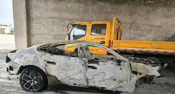 小米回应SU7高速上碰撞爆燃 已成立专门工作组配合调查