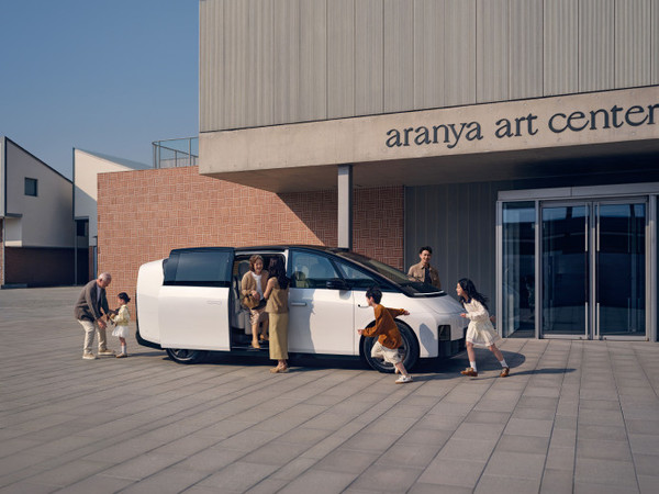 李想谈理想MEGA Home内饰：家庭用车天花板级的存在