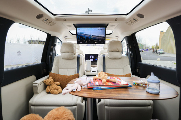 李想谈理想MEGA Home内饰：家庭用车天花板级的存在