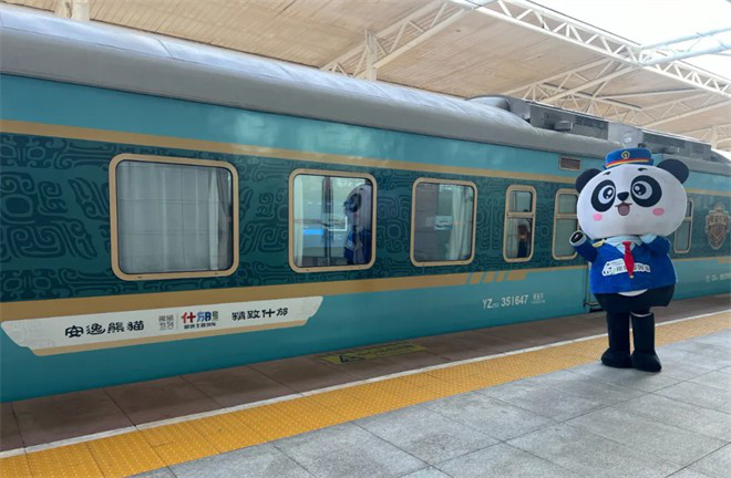 中国电影消费年启动!跟着电影去旅游主题列车首发