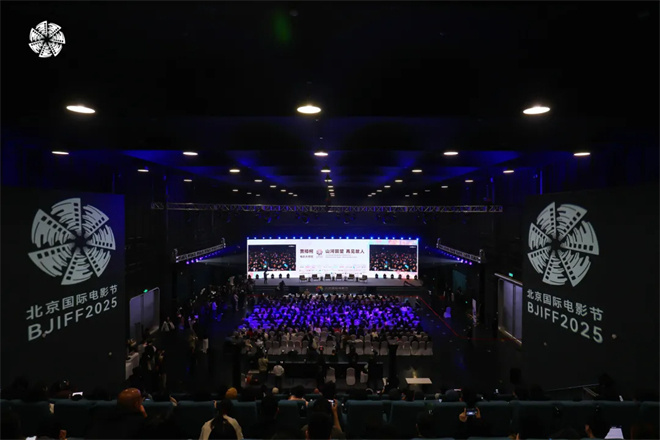 贾樟柯赴“故人”十年之约：回望时代，对话未来