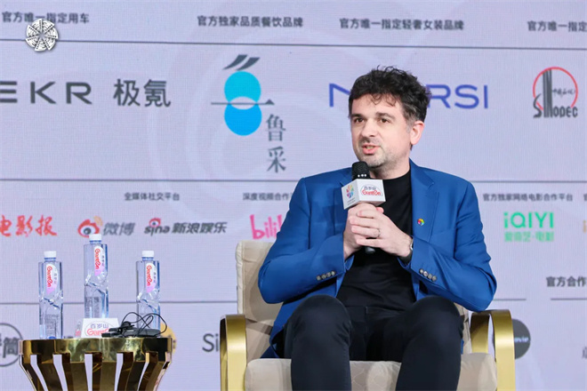 贾樟柯赴“故人”十年之约：回望时代，对话未来