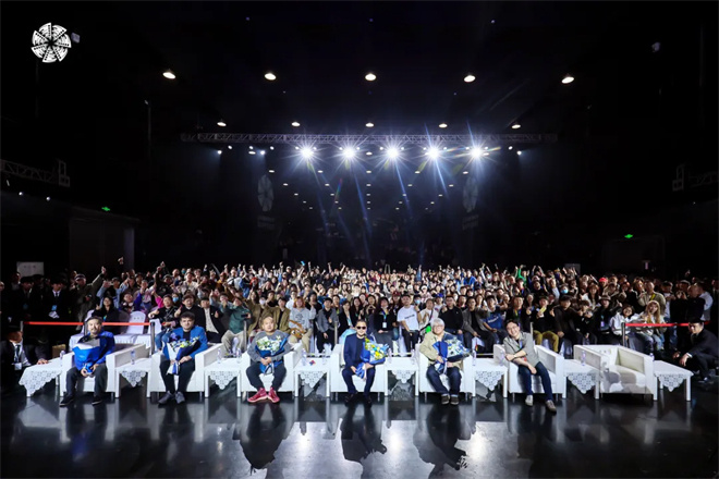 贾樟柯赴“故人”十年之约：回望时代，对话未来