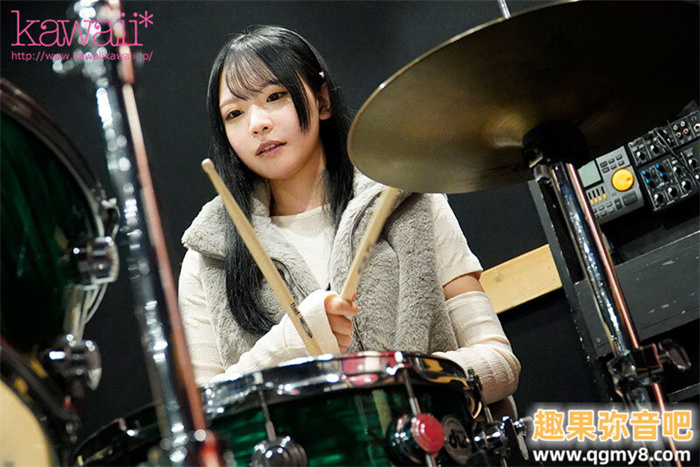 [CAWD-826]周遭的人都是人渣！ 轻音社之花出口结绊前进淫光幕找快乐！