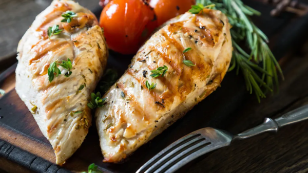 科学家成功培育出最逼真的人造鸡肉 比真鸡肉更贵？