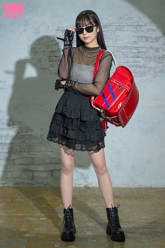 (MIFD-627)曾参加偶像祭典的美少女！摘下墨镜的她是M的美少女！