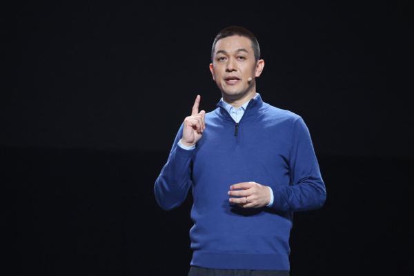 李斌称蔚来致敬保时捷但没抄袭 欢迎友商借鉴蔚来