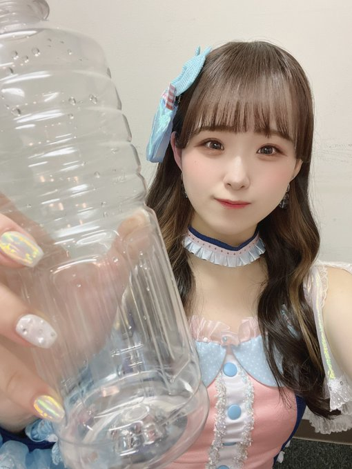 (FC2-PPV-4673073)解密！那位被无码卖家捕获、第一次在大家面前脱光衣服的主播是？