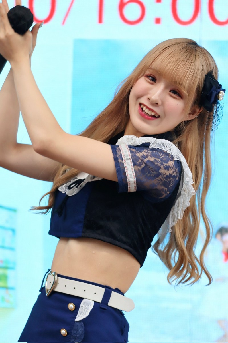 (FC2-PPV-4673073)解密！那位被无码卖家捕获、第一次在大家面前脱光衣服的主播是？