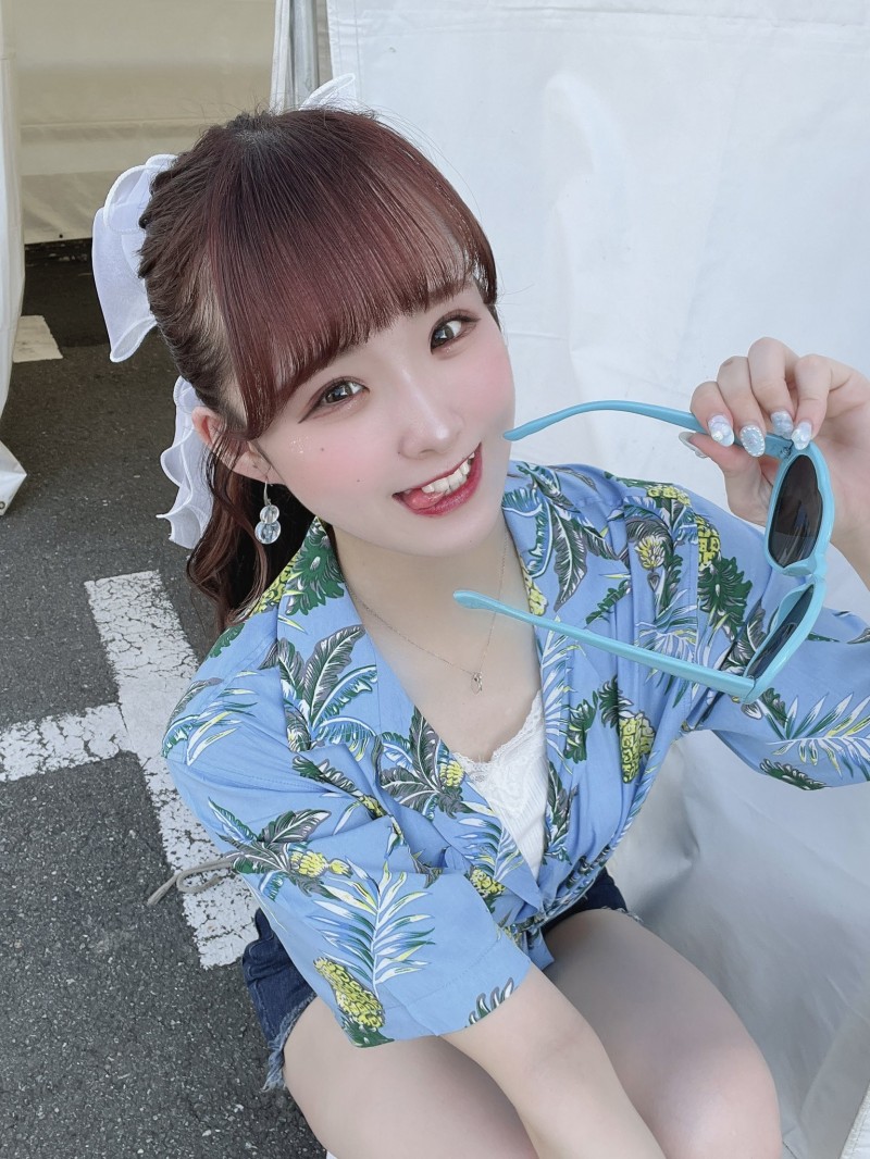 (FC2-PPV-4673073)解密！那位被无码卖家捕获、第一次在大家面前脱光衣服的主播是？