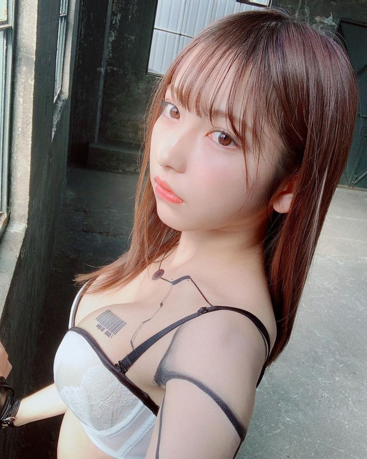 21 岁美少女十味脸蛋超甜萌！ 牛年曝光新写真粉嫩造型让人恋爱