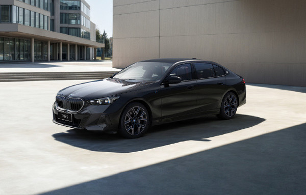 2025第22周30万以上车型销量排名：问界M8险胜宝马3系