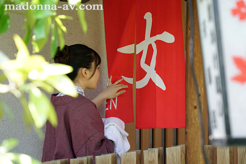 一乃あおい(一乃葵)作品JUQ-973发布！只给G奶妻子一条毛巾，要她进入全是变态男子的男汤看看