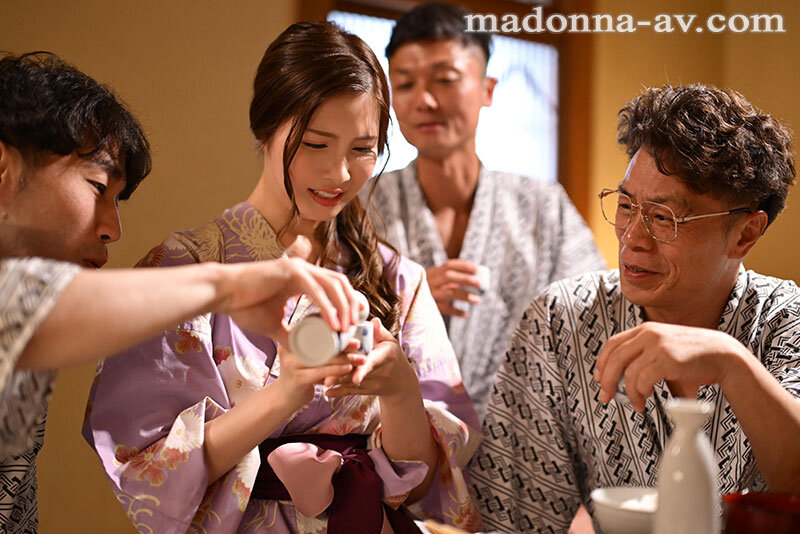 松野蘭(松野兰)作品JUR-148发布！人妻社员参加都是男员工温泉旅行，酒后惨遭众人轮奸中出