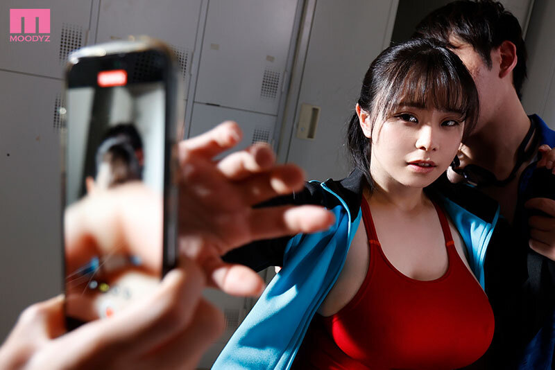 中山ふみか(中山文香)作品MIDV-968发布！游泳女教师在更衣室自慰被抓包，为封口沦为全游泳社肉便器