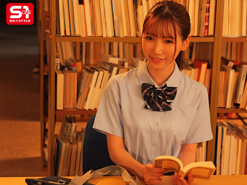 三田真鈴(三田真铃)作品SONE-485发布！搭电车遇到F奶极品制服美少女，凹凸有致的曲线让人忍不住犯规了…