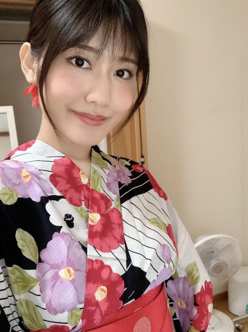 网发文求推荐「超享受性爱的女优」，底下贴文狂推「E奶的她」！