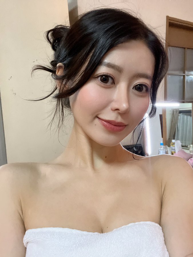 筱原伊代(篠原いよ)出道作品番号及封面，筱原伊代个人简介