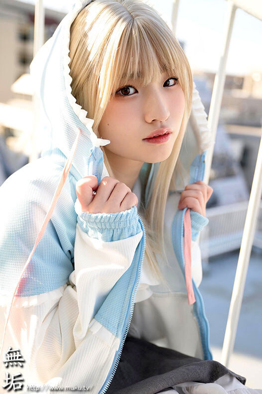 姫野らん(姬野兰)作品MUKC-105发布！期间限定的金发造型？她的制服被弄脏了！