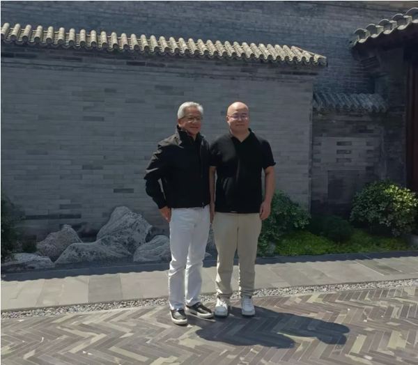 传黄仁勋密会MiniMax创始人闫俊杰 双方深度交流两小时