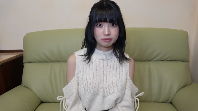 (FC2-PPV-4213659)那个皮肤白晰身材苗条又有奶的出鲍大学生竟然当过偶像！