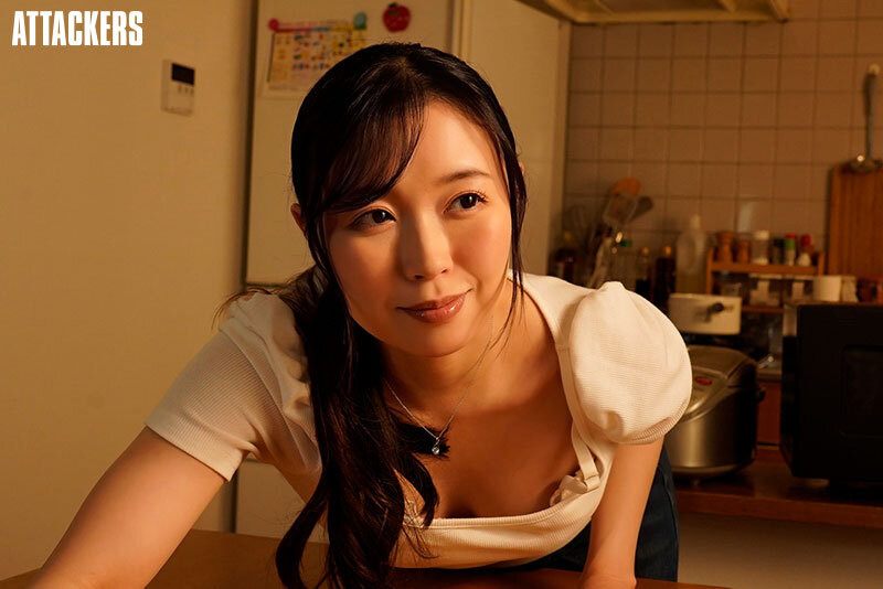 流川はる香(流川春香)作品ADN-710发布！最甜美的眼镜阿母露出奶头了⋯于是儿子的同学骑上去了！