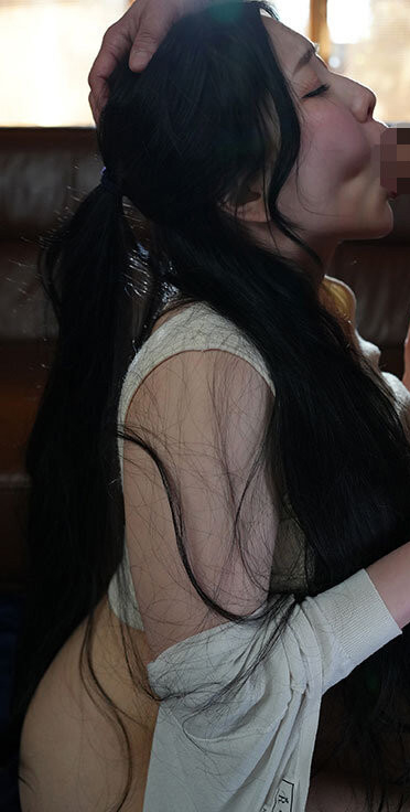 七海ティナ(七海蒂娜)作品JUR-435发布！电击专属！H罩杯的肉感艺能人在Madonna和暗黑杰伦乱来！