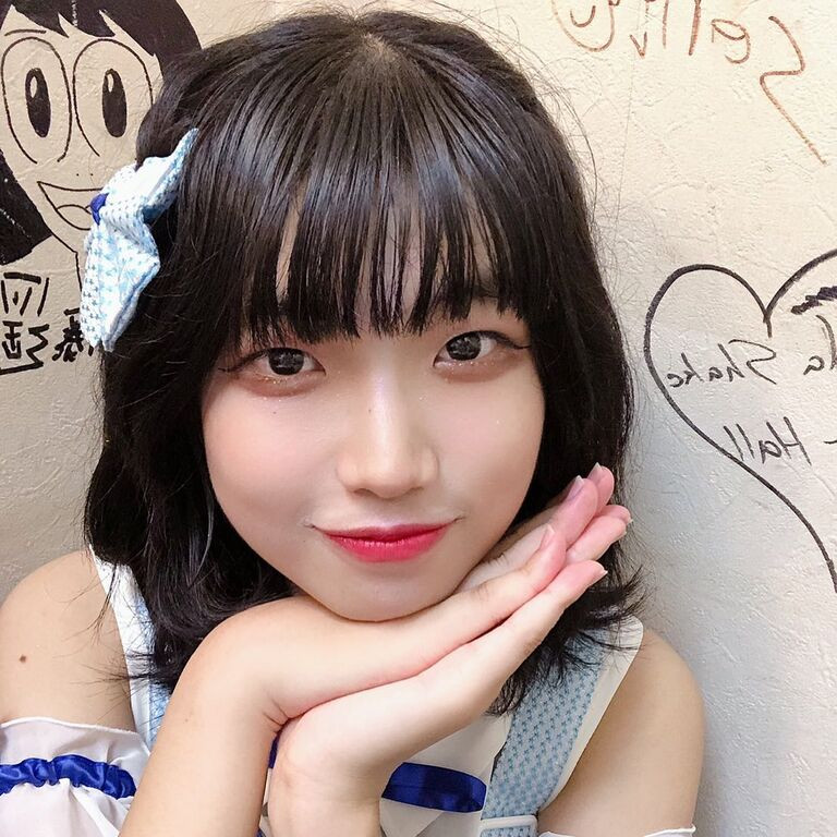 (FC2-PPV-4213659)那个皮肤白晰身材苗条又有奶的出鲍大学生竟然当过偶像！