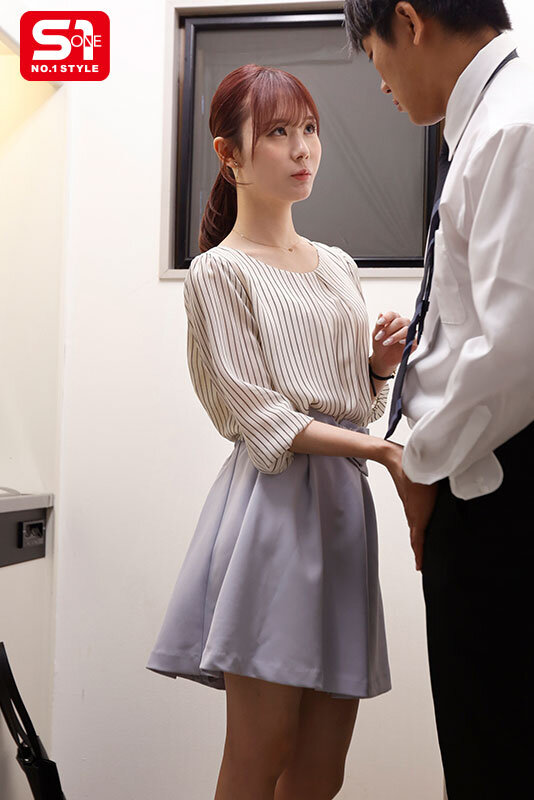 miru作品SONE-477发布！在办公室抱怨女友不帮自己口！没想到正妹同事居然自告奋勇扑上来猛吃！