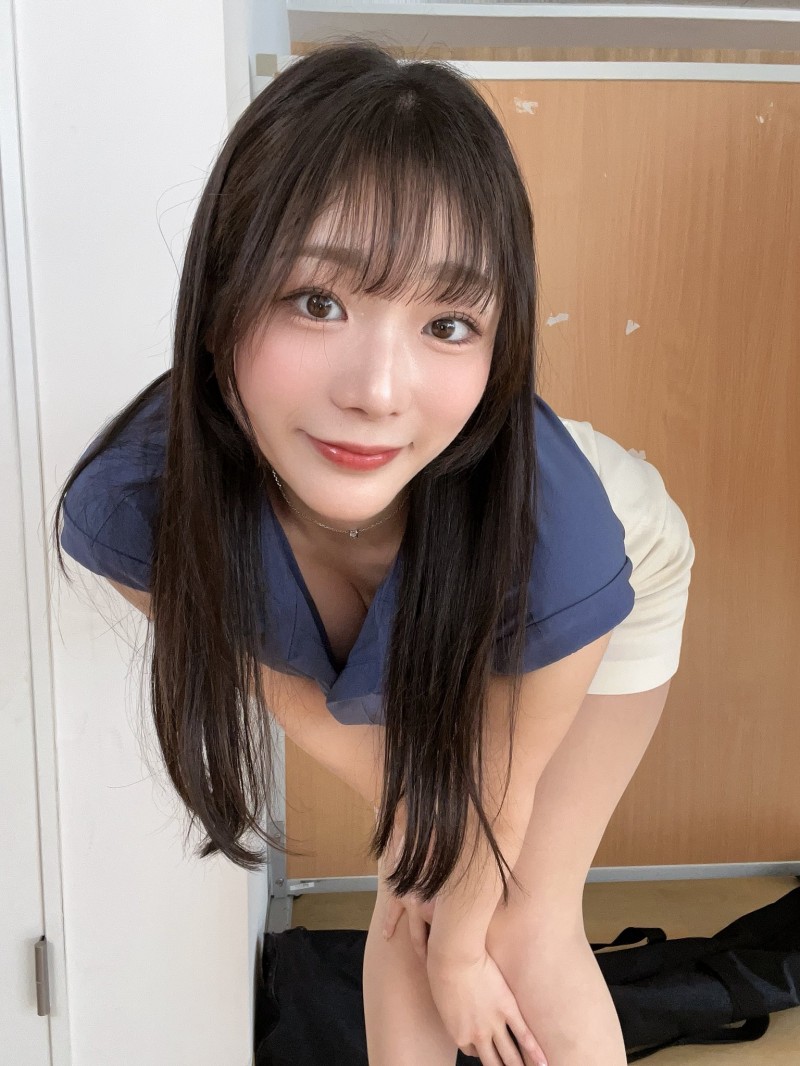 在电车站被痴汉偷拍⋯去年参加TRE的她气炸！