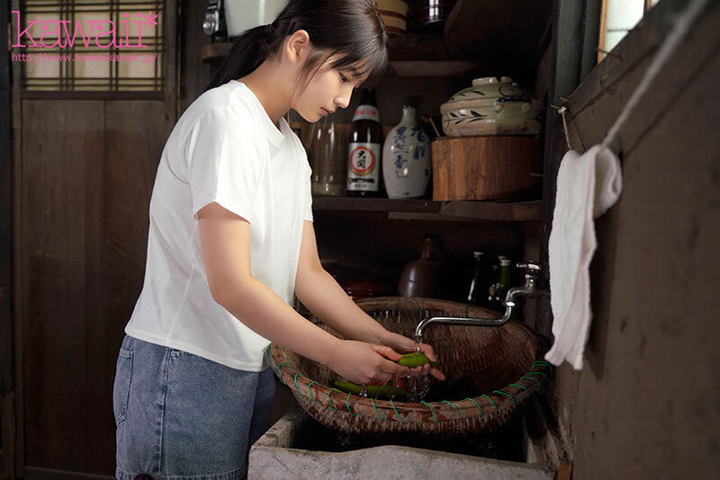 (CAWD-880)翻到爷爷的A片⋯于是她跑来东京找变态欧吉桑调教了！