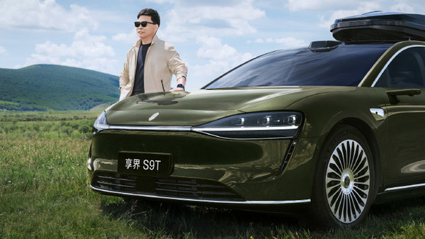 华为余承东将微信头像更换为享界S9T合照 有&ldquo;亿&rdquo;点帅