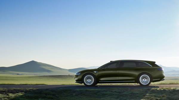 华为余承东将微信头像更换为享界S9T合照 有&ldquo;亿&rdquo;点帅