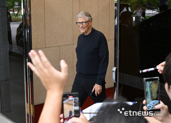 比尔&middot;盖茨已抵达韩国！将寻求疫苗合作 并参加综艺