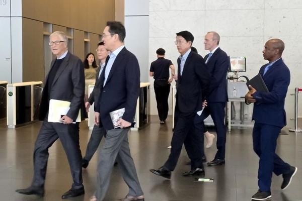 比尔&middot;盖茨与李在镕会晤：讨论全球社会责任和能源业务