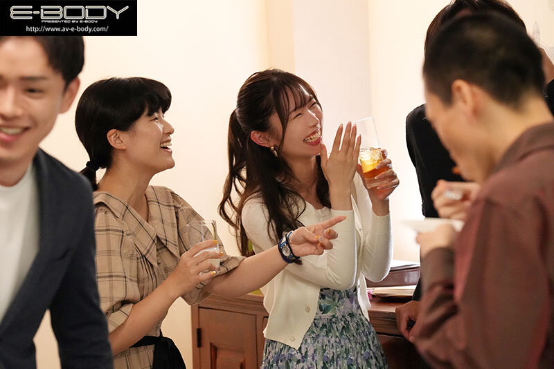 響蓮(响莲)作品EBWH-079发布！浮气性交！在同学会上与纤细巨乳前女友打炮！