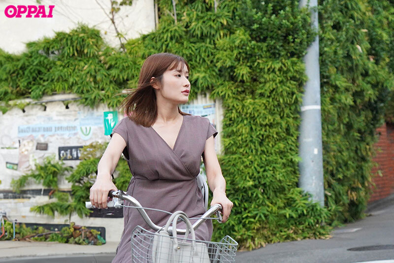 藤森里穂(藤森里穗)作品PPPE-191发布！被路人开发！火辣G奶人妻送小孩上学后的激烈9小时！