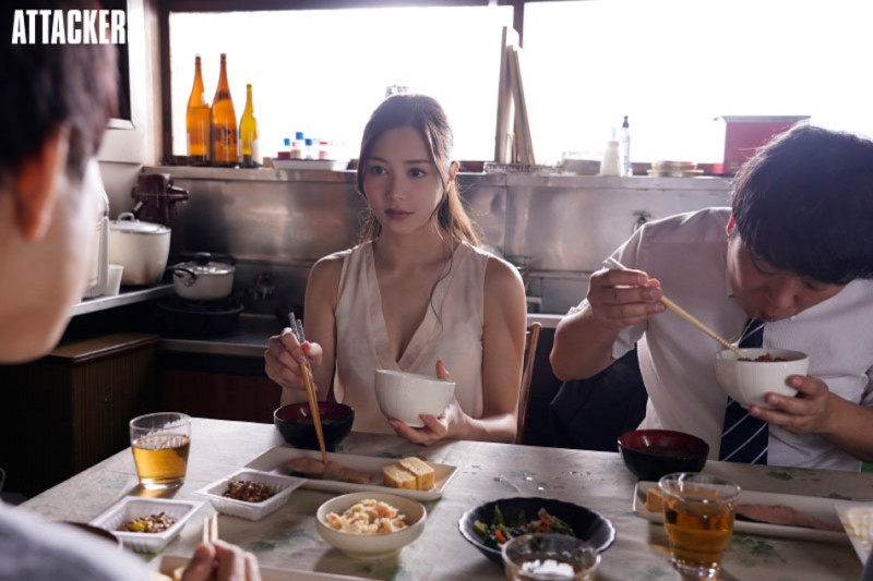 白峰ミウ(白峰美羽)作品ATID-557发布！时隔多年回老家！与美人大嫂汗流浃背做爱！