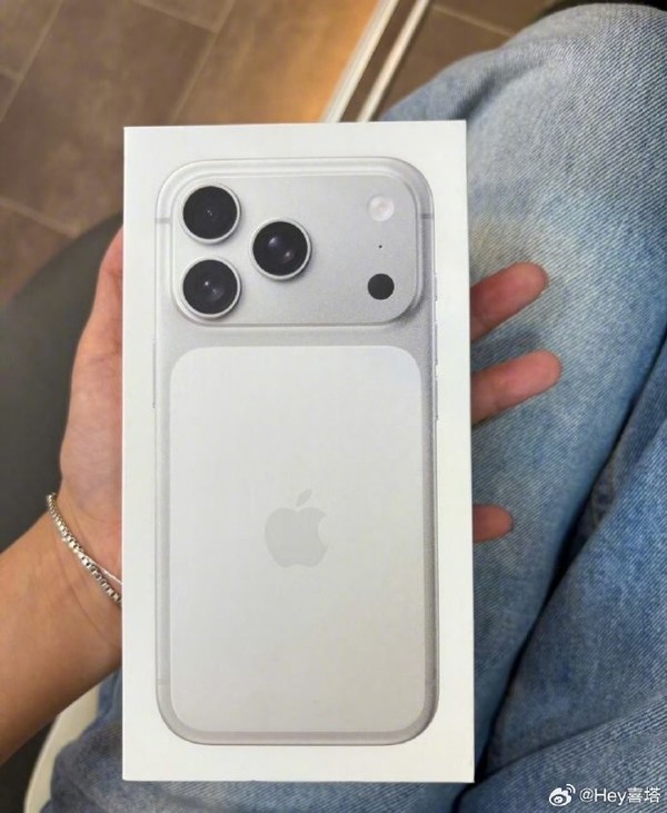 曝知名女星给全体员工换iPhone 17 Pro 网友实名羡慕