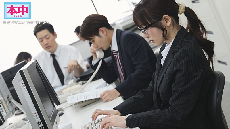 五日市芽依作品HMN-735发布！土味上班族下班后竟是恶魔肉食女！每天狩猎男人玩中出