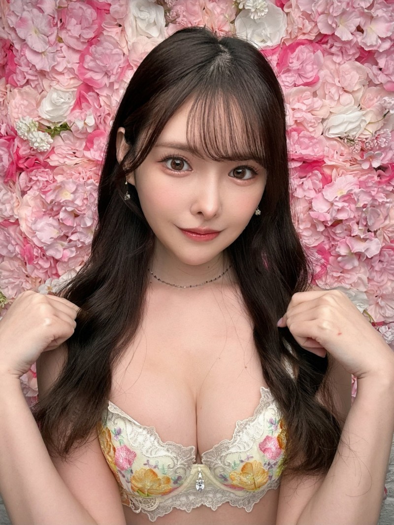 颜射炮击破百发！第100位演出的ドリームウーマン(Dream Woman)的女优会是？