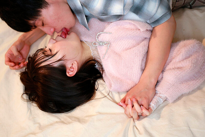 水乃なのは(水乃菜乃华)作品DVMM-287发布！被大雨淋湿衣服透出内衣，美乳妹子被男性友人硬上了