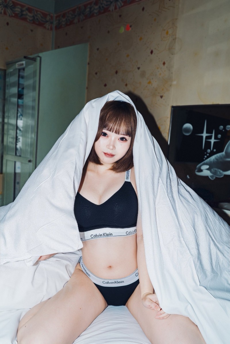 更换事务所！18岁又7个月出道的她要改名字了！