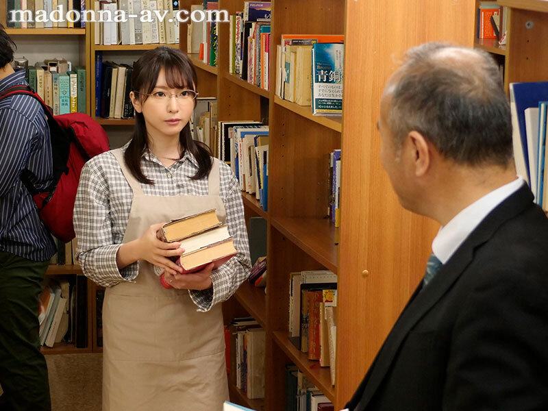 新妻ゆうか(新妻优香)作品JUR-422发布！人妻秘书因为老公出轨，干脆也跟社长在办公室里疯狂中出