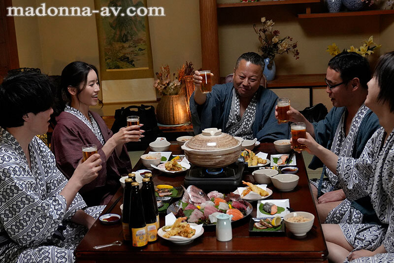 宮下華奈(宫下华奈)作品JUR-464发布！害羞人妻社员被强迫参加员工温泉旅行，灌酒后惨遭轮奸调教