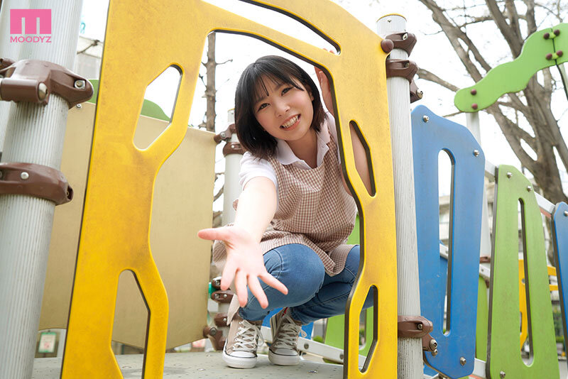 南見蒼(南见苍)出道作品MOER-012发布！朴素却有G奶的幼教师出道！大奶狂抖动还抹油乳交