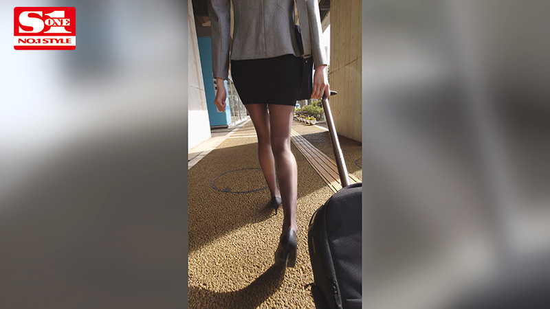 星宮一花(星宫一花)作品SSIS-437发布！疫情搅局！美腿空服员航班大减为了生计惨沦总裁专属肉便器